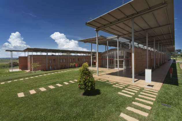 Children's Surgical Hospital, Renzo Piano Building Workshop, Entebbe (Uganda)